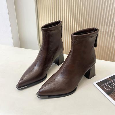 Дизайнерские черные ботильоны Осень Французский Ретро Острый носок Высокий каблук Челси Ботинки Металлическая отделка Дизайнерские короткие ботильоны