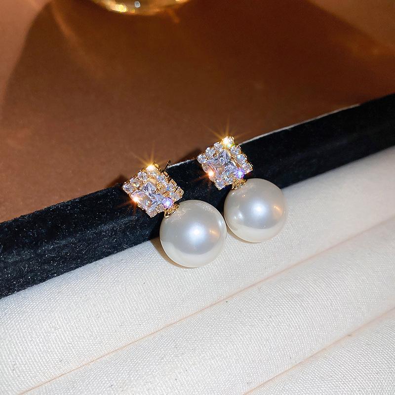 Elegant Zircon Pearl French Retro Luxury Earrings 2025