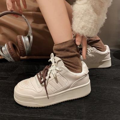 Ретро бархатные теплые туфли для моральной подготовки для женщин на осень и зиму 2025 новые кожаные универсальные на платформе спортивные и для отдыха маленькие белые туфли