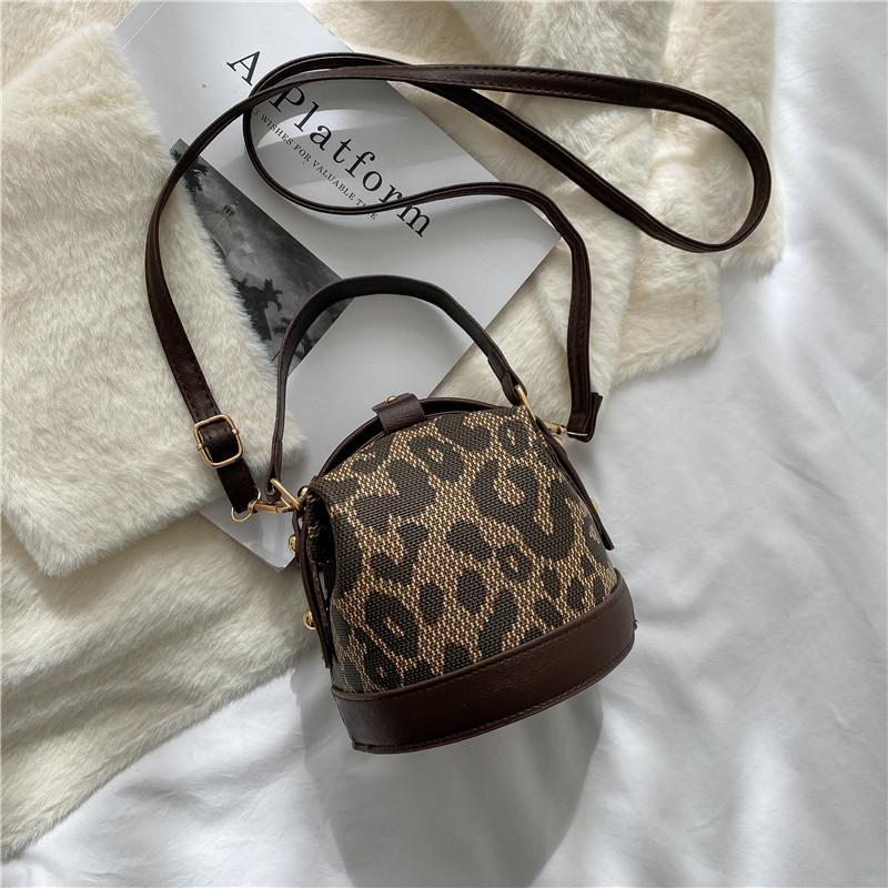 Женская сумка-цилиндр, новый дизайн, буквенный принт, широкий ремешок, мини-сумка через плечо, хит-цвет, сумка-ведро из искусственной нити в стиле пэчворк