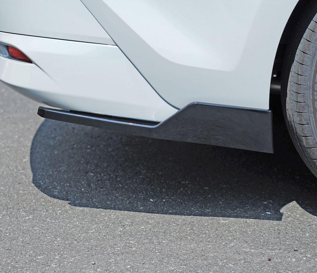 Обвес для Camry 9-го поколения 2024 года: Задние углы, Боковые юбки, Задний спойлер, Передний сплиттер, Диффузор, Верхний спойлер.