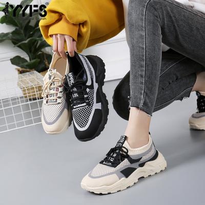 2025 Новые кроссовки для папы Женские летне-осенние повседневные туфли Женские ноги кажутся маленькими Кожаная поверхность Легкие беговые С толстой подошвой Спортивные туфли