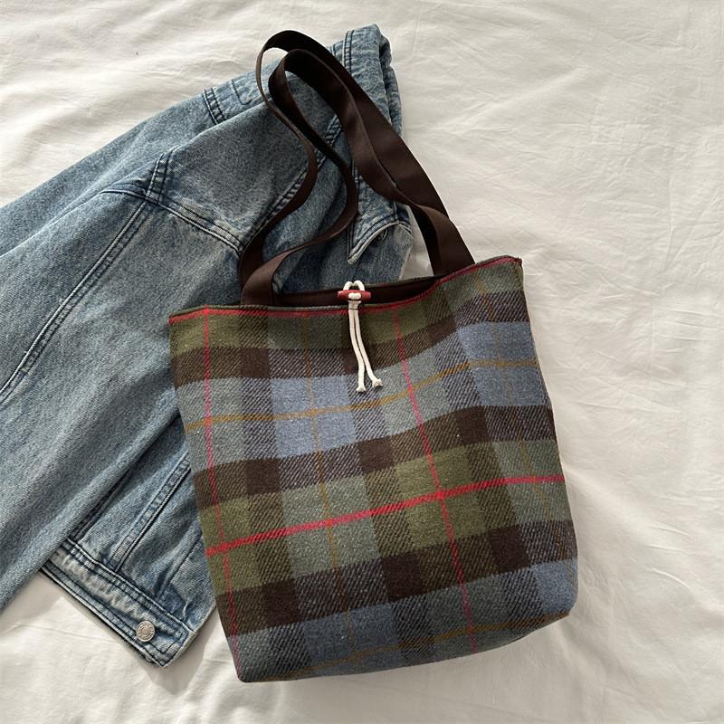 Trendy Plaid Woolen Tote Bag With Large Capacity For Women 2024 New Street Fashion