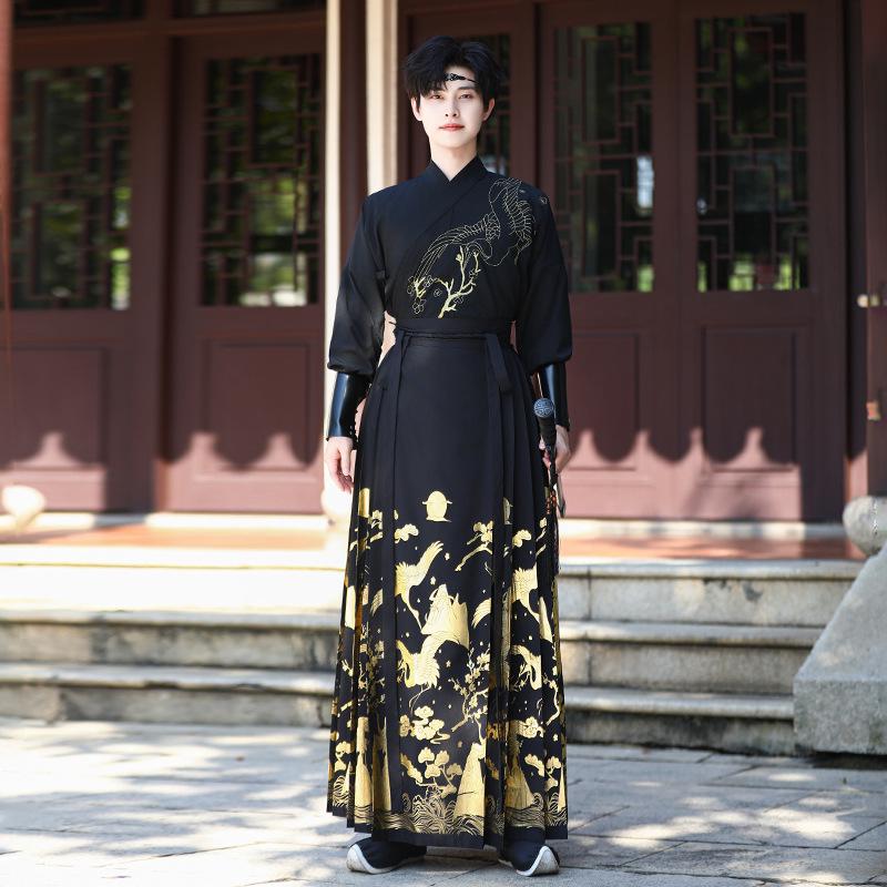 Элегантный черный ханьфу: Дизайн с журавлями с золотым тиснением, Комплект больших размеров для пары, Традиционная китайская юбка для женщин