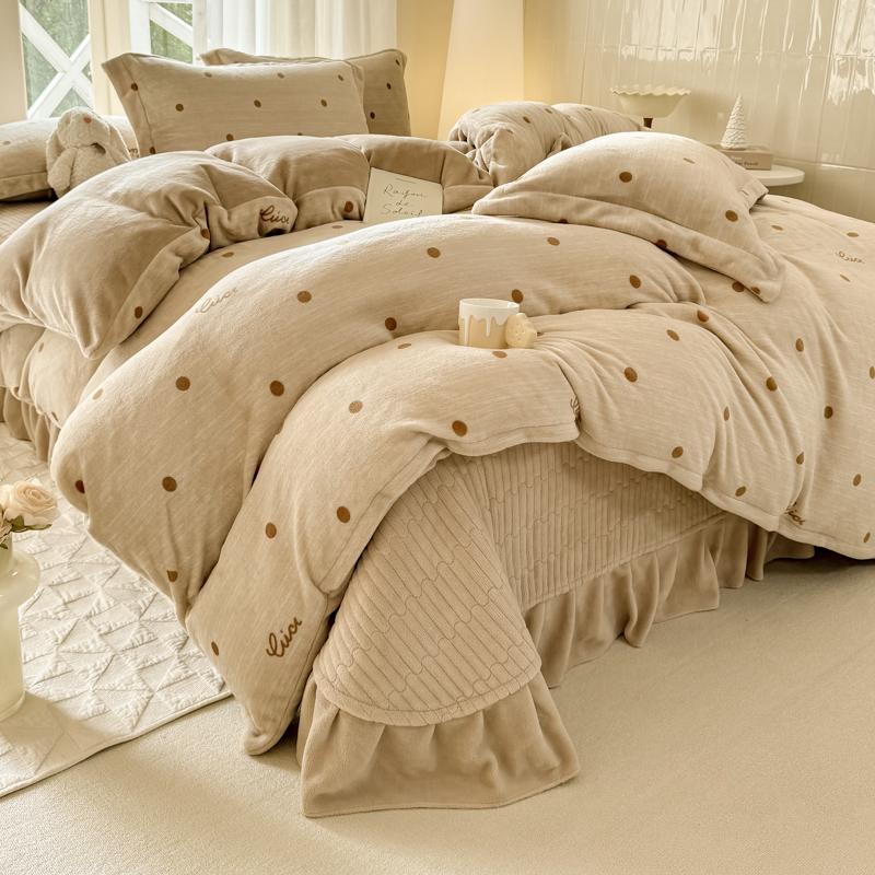 Mei Yun Ge Little Fresh Milk Velvet Bed Cover Four Piece Set