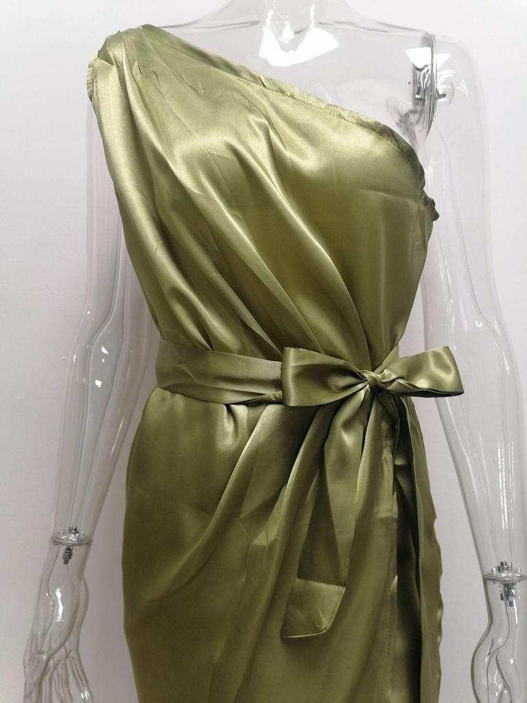 Женское длинное платье, новое нестандартное косое плечевое ремни, облегающее атласное платье, модный темперамент, элегантная женская одежда