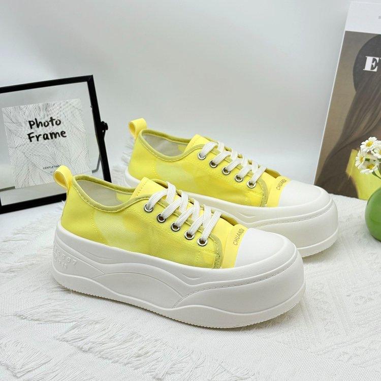 Белые кроссовки из сетки на толстой подошве женские 2025 лето новые универсальные дышащие повседневные кеды спортивная обувь женская обувь подошва-маффин