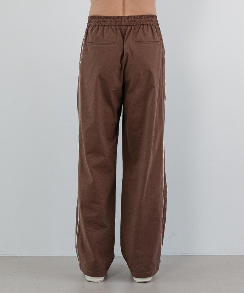 WOOSUK Piping Pleated Wide Pants (Brown)