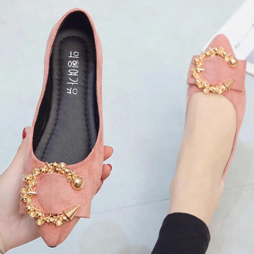 Новинка 2024 года, весенне-осенняя повседневная модная удобная нескользящая износостойкая простая металлическая декоративная женская обувь с острым носком