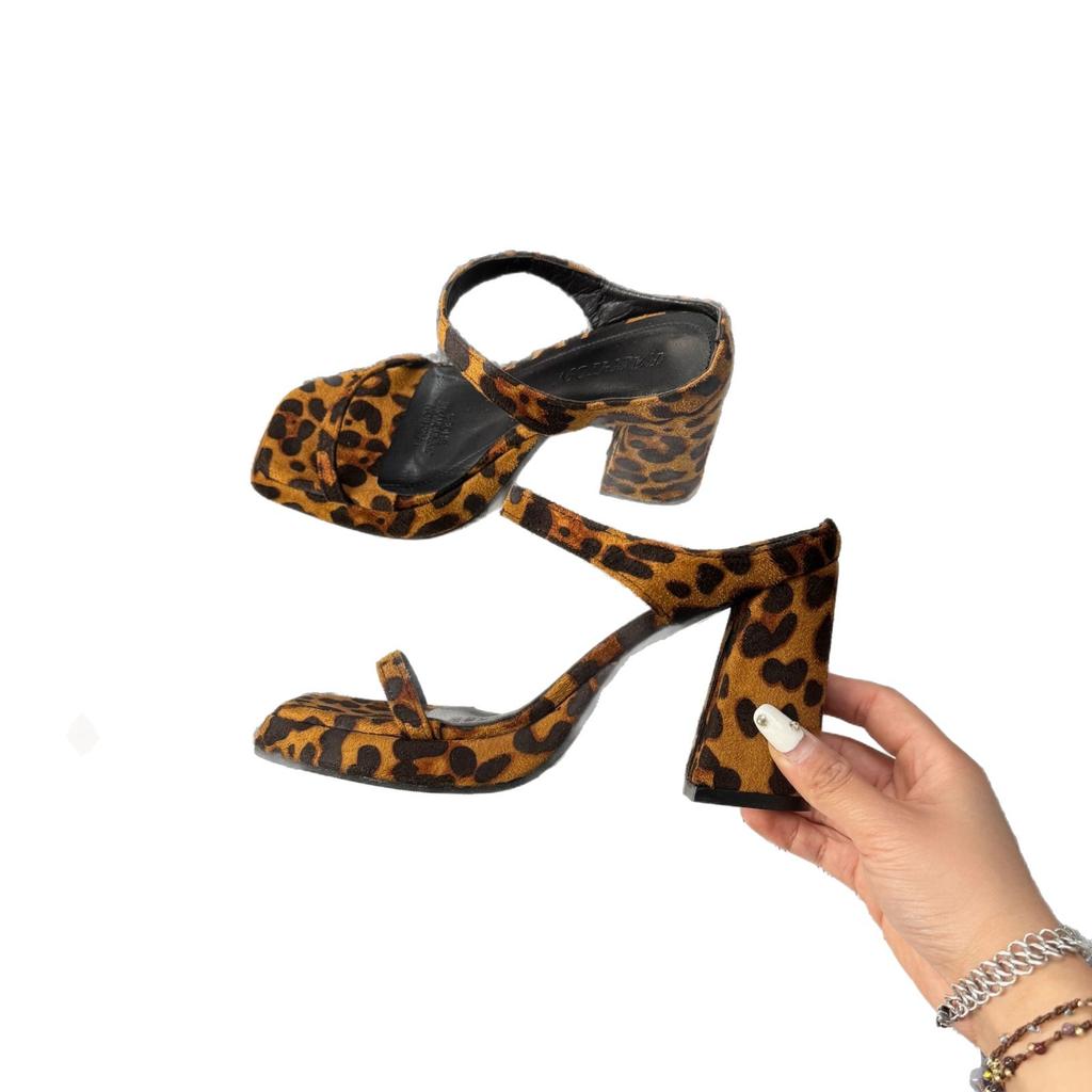 Французский темперамент слово с толстым каблуком открытый носок крутые тапочки женские летние водонепроницаемые настольные леопардовый принт красивые босоножки на высоком каблуке женские