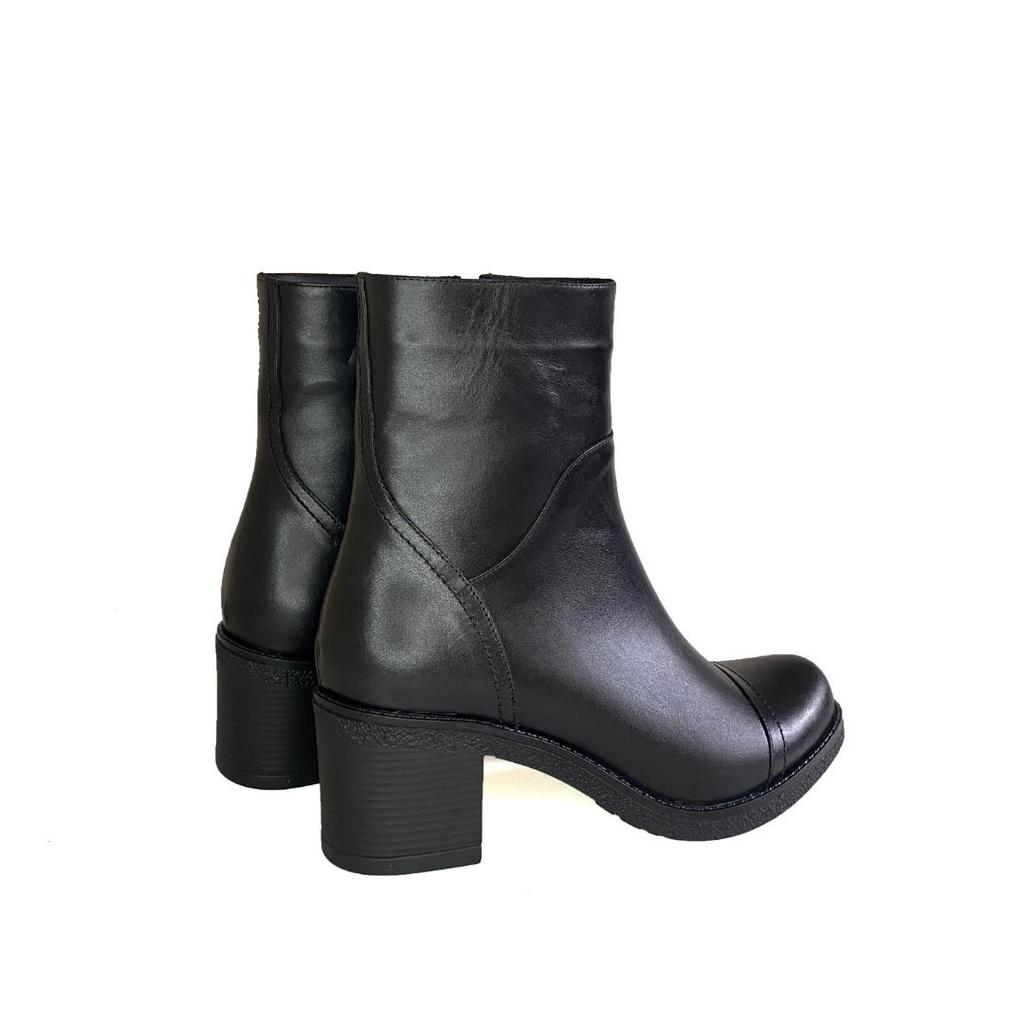 Женские сапоги из натуральной кожи на высоком каблуке