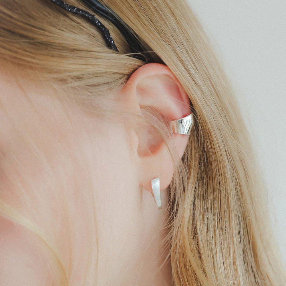 J.Lauren Bold Hammered Silver Ear Cuff M03939