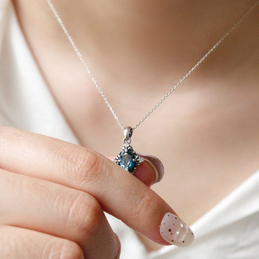 Bydaisy London Blue Topaz Rhombus Pendant Gemstone Silver Necklace Bn0483