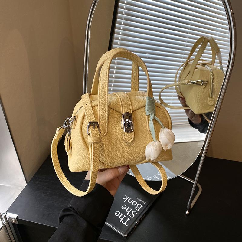 Small Bag Women's 2025 New Summer Versatile Messenger Bag Fashion Popular Pillow Small Bag