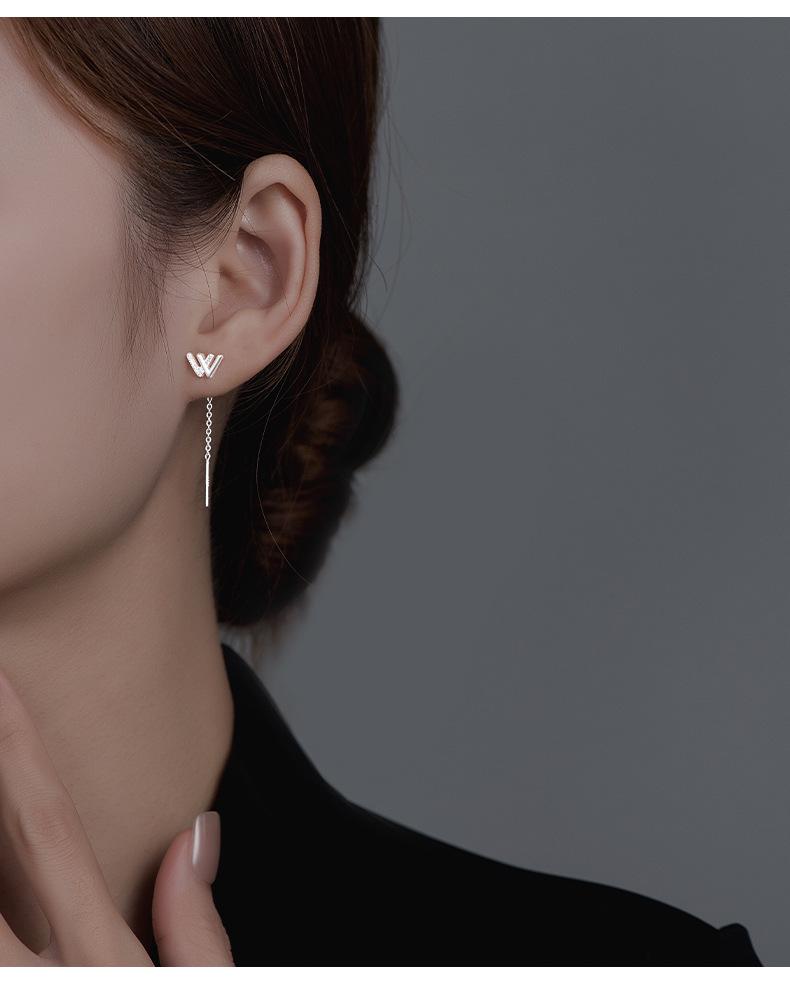 Серьги 'W' из серебра 925 пробы Banyan Tree для женщин - Элегантный нишевый дизайн, тренд 2022 года