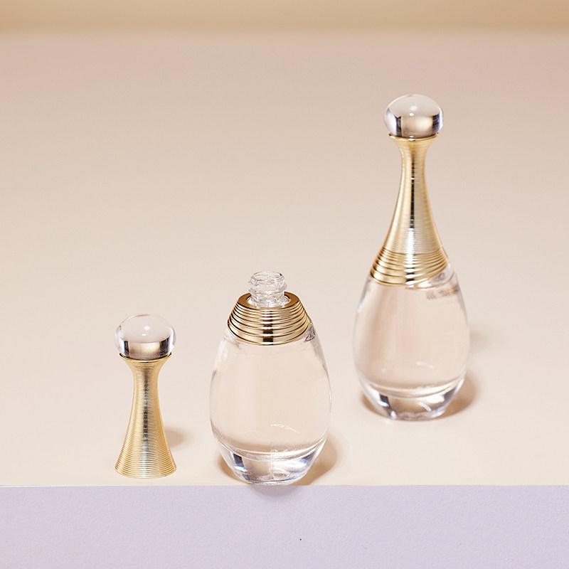 Dior J'adore Парфюмерная вода 5 мл: Классический цветочный аромат, элегантный, утонченный и стойкий.