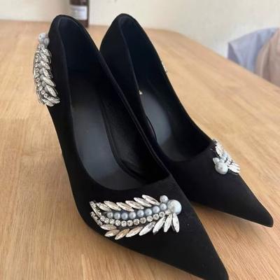 Модные темпераментные туфли-лодочки на шпильке, осенние новые, с острым носком, мелкие, из замши, слипоны, нескользящие, на каблуках с жемчугом и пайетками