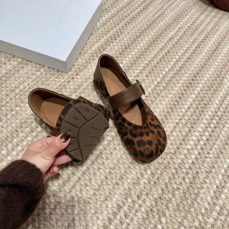Lead dancer French retro leopard print women's shoes 2026 autumn new Mary Jane shoes flat bottom shallow mouth one-word buckle single shoes
