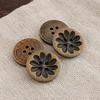 20 шт. 18-миллиметровых темно-коричневых деревянных пуговиц в винтажном стиле с замысловатой резьбой — идеально подходят для поделок на рубашках, кардиганах, свитерах и блейзерах