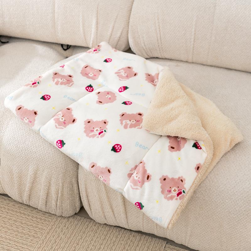 Cartoon Bear Flannel Cat Pet Blanket Dog Mat Quilt Dog Household Pet Supplies Universal for All Seasons