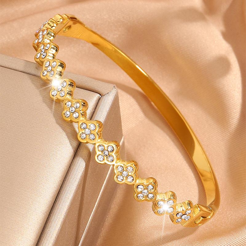 European and American High-end Women's Fashion Innovative Four-leaf Clover High-end Versatile Jewelry Bracelet