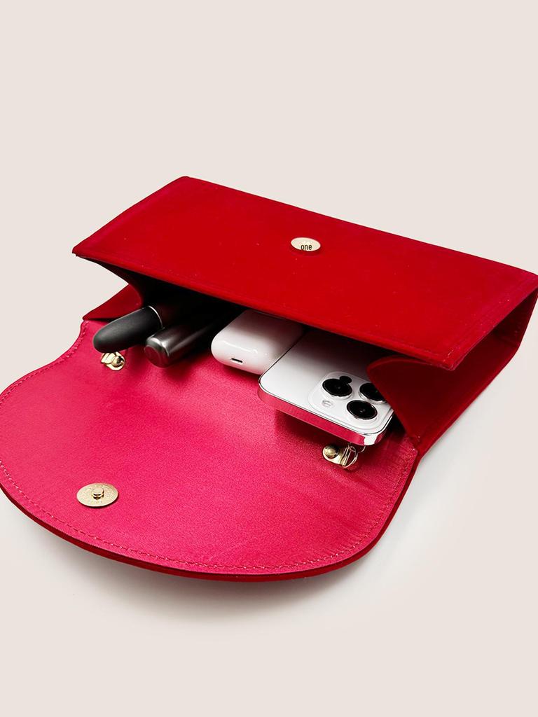 Bride's Essential Red Flannel Pearl Handbag - Retro Square Design, Fashionable Light Luxury Wedding Bag with Pearl Chain Handle