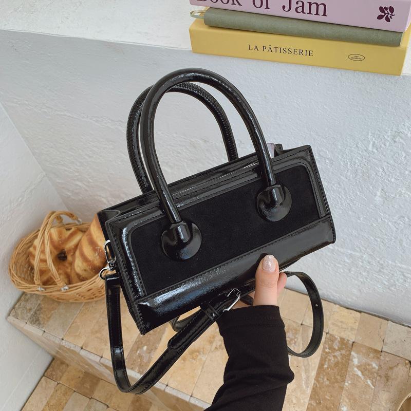 Вечерняя сумочка женская 2025 новая высококлассная ретро замшевая сумка через плечо для поездок на работу сумка-мессенджер маленькая квадратная сумка