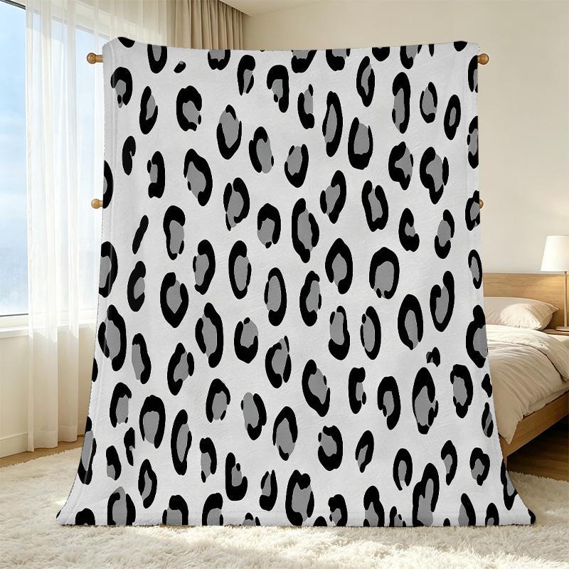 Plush Leopard Print Flannel Blanket - Soft, Machine Washable, Ideal for Home, Office Naps, Halloween & Christmas Warmth