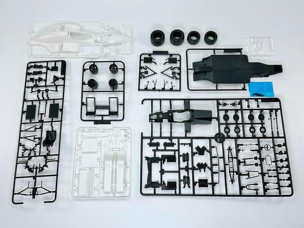 Formula Series McLaren 1985 Победитель Гран-при Монако Пластиковая модель BX20001 Platz/BEEMAX 1/20 MP4/2B
