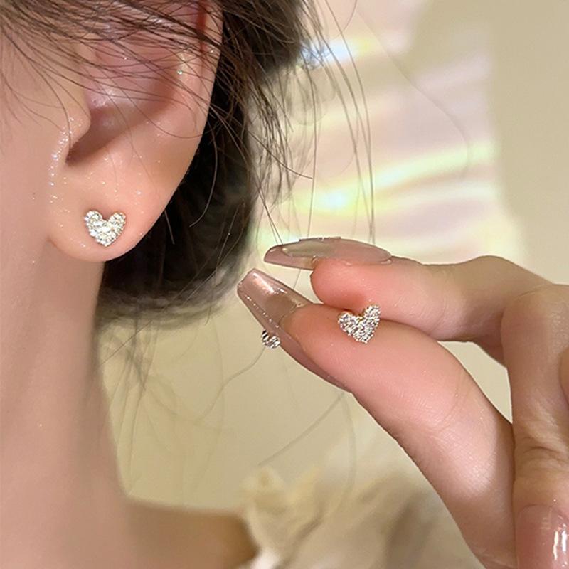 Серьги-гвоздики Love с бриллиантами, женские, легкие, роскошные, нишевого дизайна, инкрустированные цирконием, серьги-сердечки