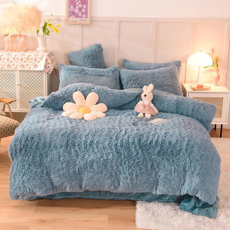 "Mink Velvet Plush Winter Bed Set: Four-Piece Solid Color Quilt Cover"