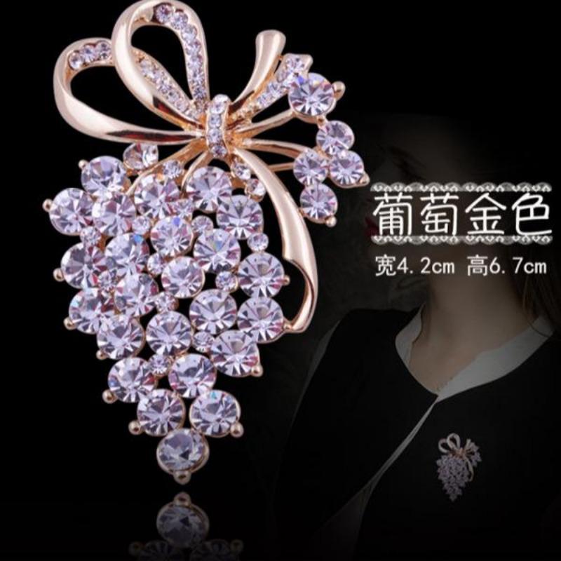 Brooch High-End Sense Niche High-End Women'S Silk Scarf Buckle Alloy Corsage Small Fragrant Wind Pearl Rhinestone High-End