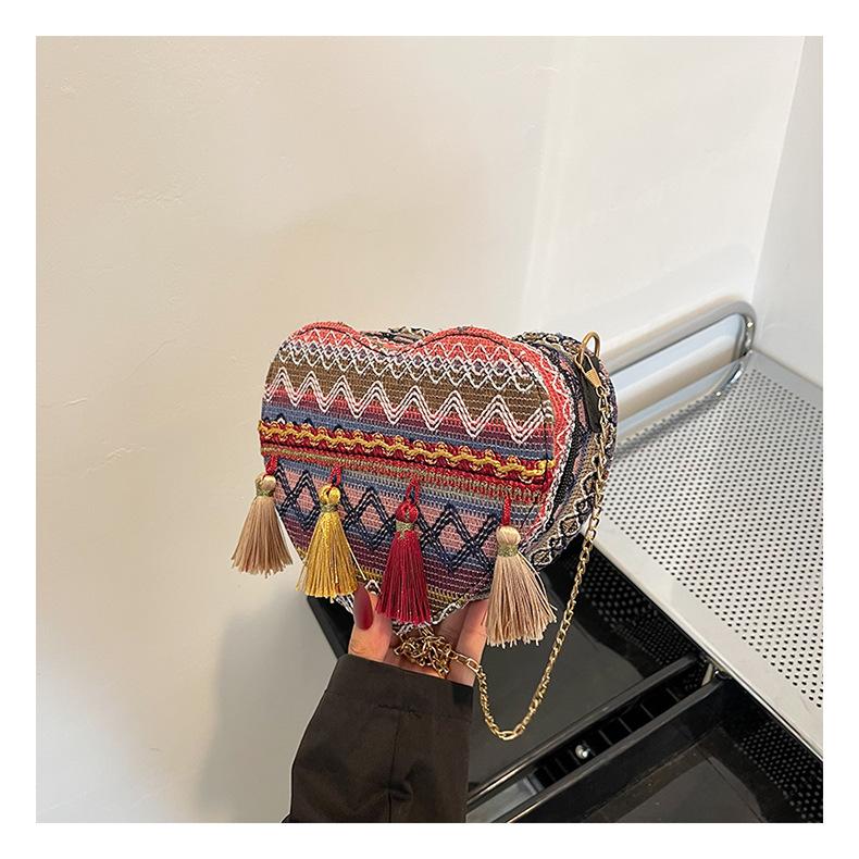 2025 новая сумка женская модная сумка-мессенджер в форме сердца с бахромой в этническом стиле на цепочке маленькая сумка-саквояж плетеная сумка