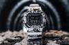 [НОВИНКА] Casio G-SHOCK G-UNIVERSE DW-5600GU-7JR, Специальное издание с 18 культовыми персонажами, Полностью белые цифровые часы, Сделано в Японии, Официальная гарантия