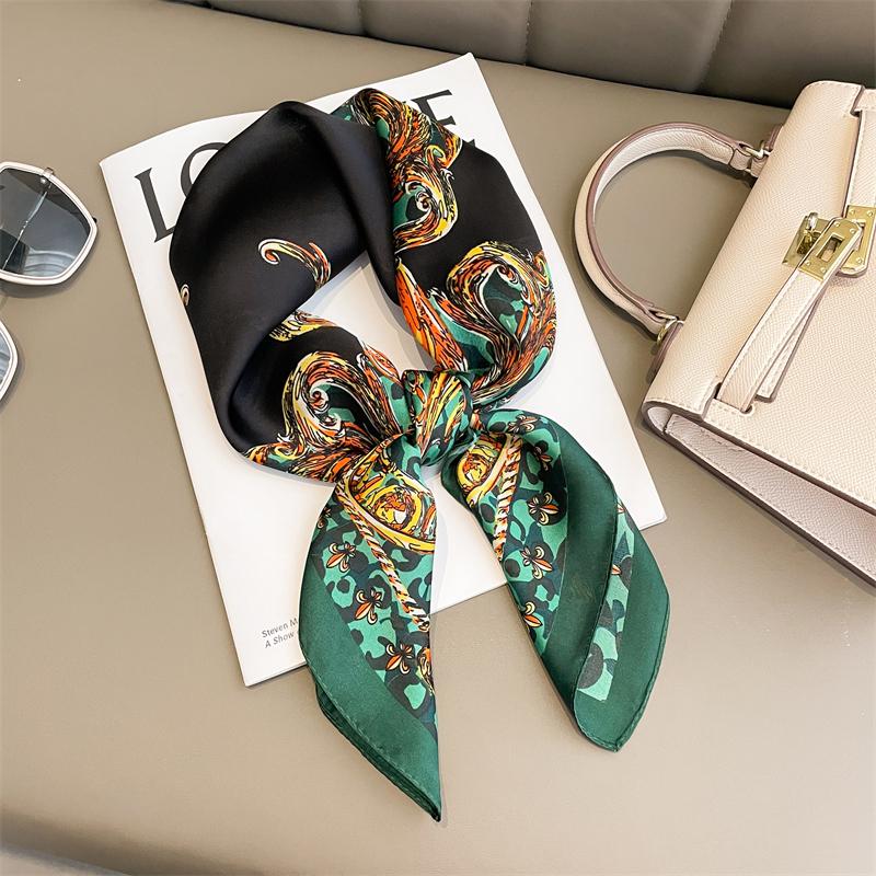 Luxury Brand Silk Satin Head Scarf For Women Animal Animal Kerchief Neck Scarfs 70cm Square Shawls and Wrpas Scarves For Ladies