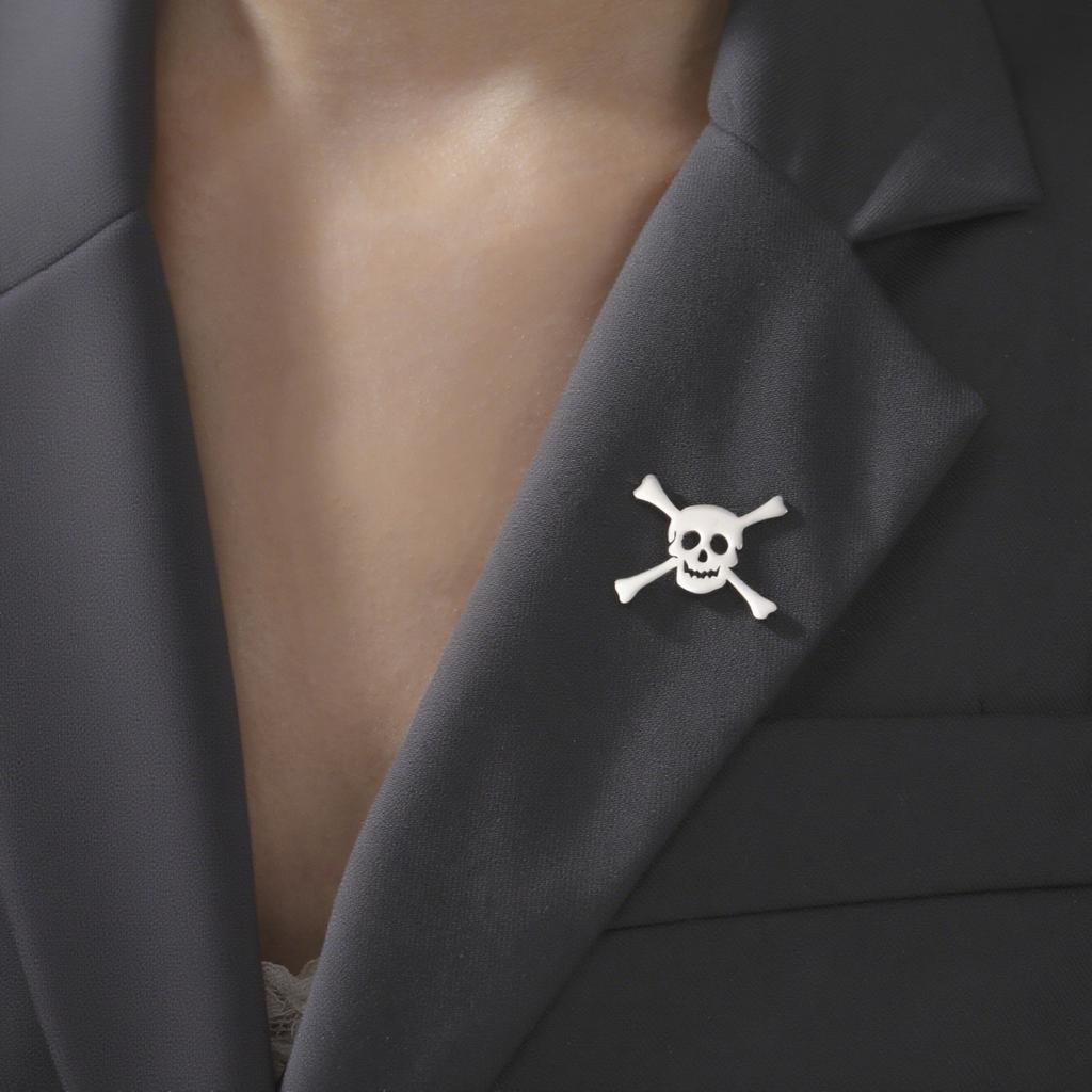 LIKGREAT Skull Brooch for Men Women Skeleton Bone Pin Badge for Shirt Hats Backpacks Stainless Steel Jewelry Halloween Gift