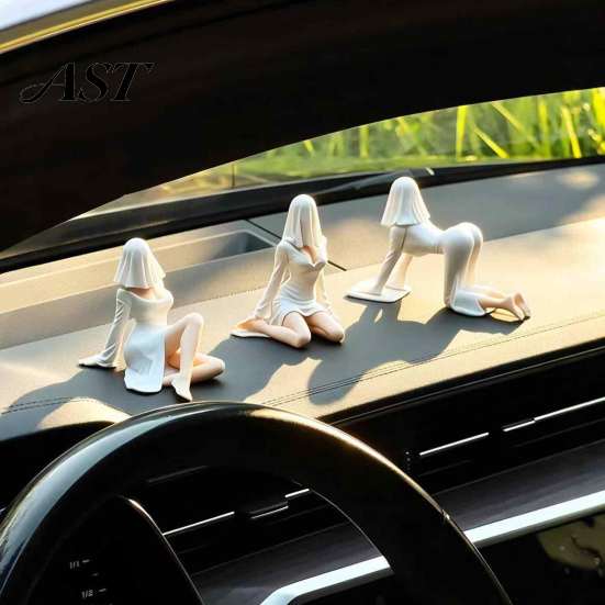 Anti Slip Base Ornament Halloween Faceless Ghost Girl Figurines, Spooky Lady Car Dashboard Hand Painted Decoration Ornament, Gothic Desktop
