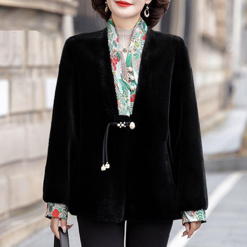 Роскошное меховое полупальто для модных дам среднего возраста на осень и зиму