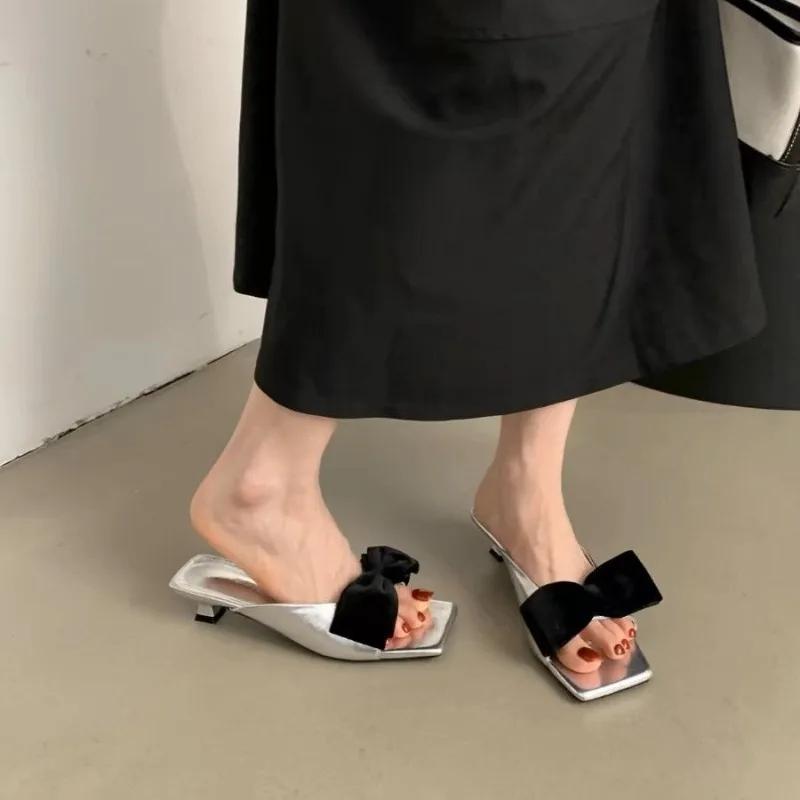 Модная уличная обувь с бантом, шлепанцы, стильный новый стиль, женские тапочки и женские сандалии, дешевая ликвидация, тренд 2025, удобная обувь