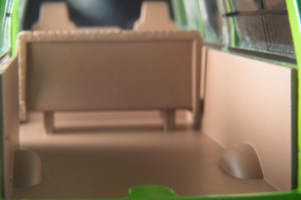 Tomica Limited Vintage Neo LV-N323a Nissan Caravan Long Deluxe Green 78 Year Готовый продукт