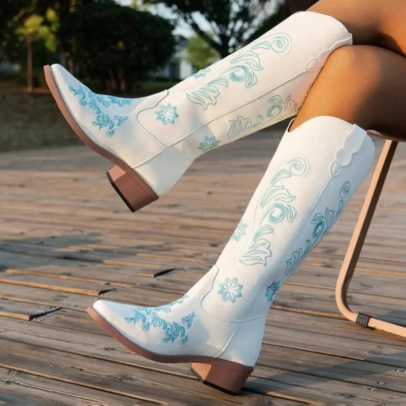 Fashion Women's Boots New Embroidered Long Tube Boots Low Heel Calf Waterproof Comfort Fashion Knight Boots Botas Mujer Botas Feminino