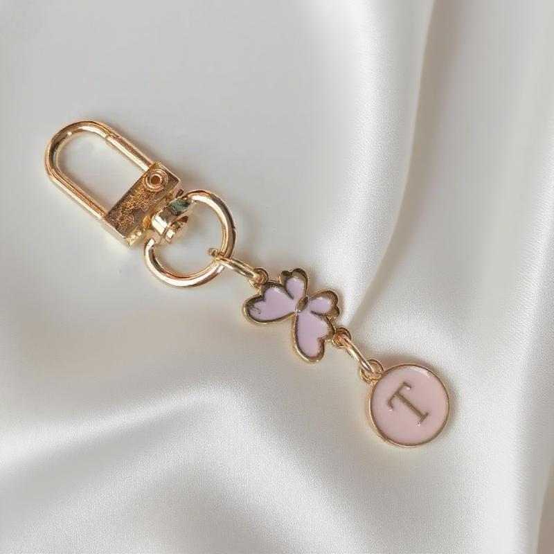 Металлический розовый брелок для ключей в виде бабочки, модный брелок с инициалами от A до Z, держатели для ключей от машины, подвеска для сумки, висячий декор, подарок для пары