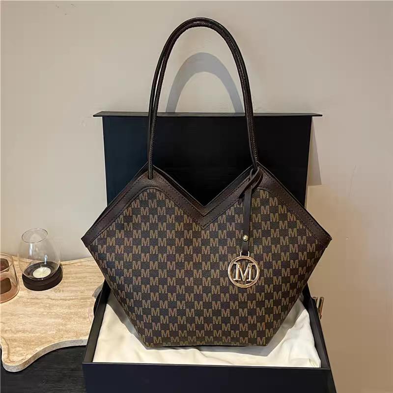 Fashion Light Luxury Tote Bag New Style Letter Printed Shoulder Bag Large Capacity Versatile Storage Bag Simple Classic Handbags