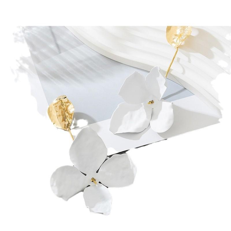 Персонализированные серьги-кисточки с красными лепестками