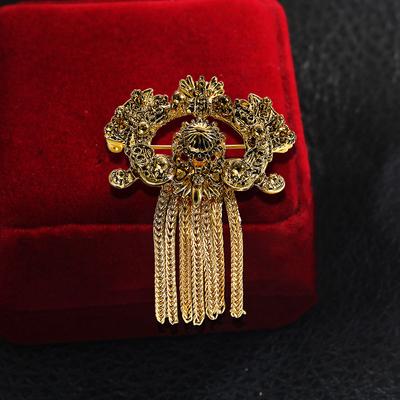 Барокко Мода Дворец Полая Металлическая Брошь С Бахромой Женщина Мужчина Винтаж Гравированный Значок Мужчина