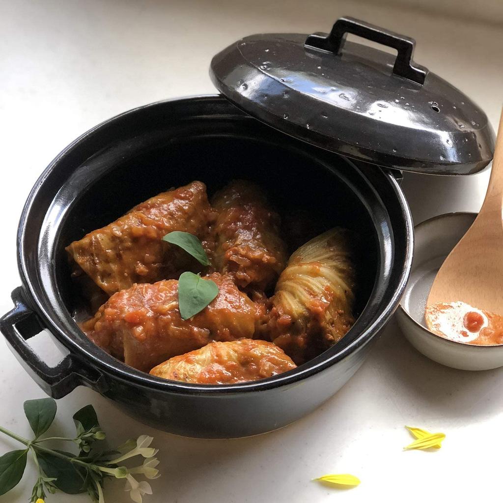 Современная черная глиняная банка размером от 1 до 2 диаметра емкость текстура грубая сделана из грубой глины, которая ощущается теплой в вашем имеет теплоаккумулятор поэтому