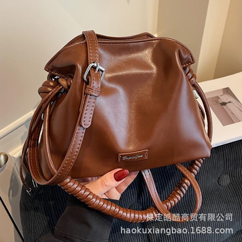 Популярная в этом году маленькая женская сумка осень-зима ретро 2025 новая нишевая сумка через плечо, сумка-мессенджер, плиссированная сумка-ведро