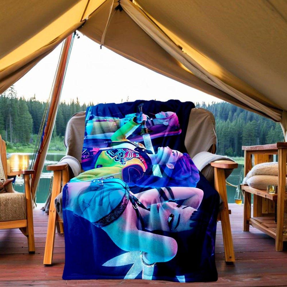 "Colorful Traditional Chinese Style Women's Clothing Set"Blanket Lightweight Flannel Throw Blanket for Sofa, Bed, Travel, Camping, Livingroo