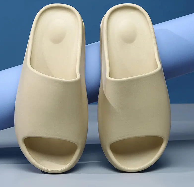 Летние тапочки Мужские с мягкой подошвой Домашние комнатные сандалии на платформе Модные пляжные туфли из губки Пара Нескользящие тапочки для ванной