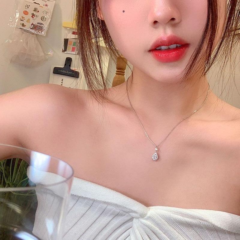 Zircon water drop pendant, women's exquisite and small beauty tears necklace, niche design, collarbone chain, high-end and exquisite